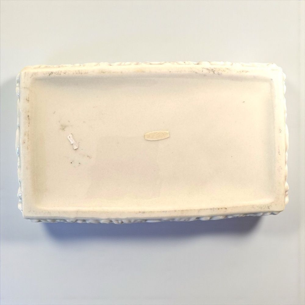 Vintage Centurion Collection Ivory Cream Porcelain Trinket Jewelry Box - Picture 10 of 10